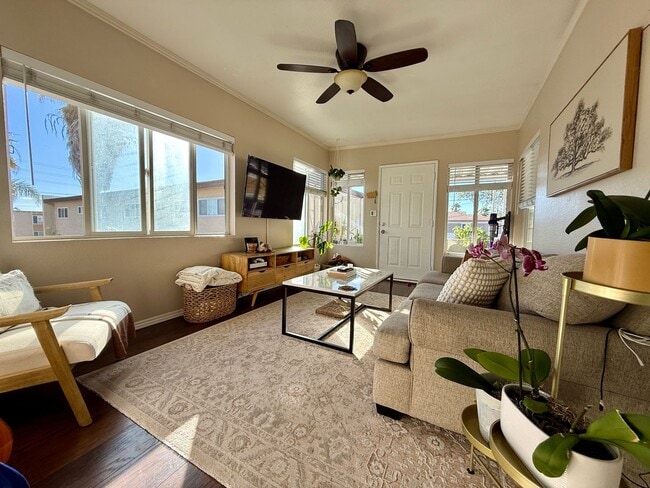 Building Photo - Spacious & Private 2 Bedroom Apartment wit...