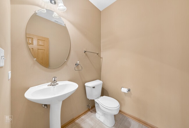 Building Photo - 526 Majestic Ln