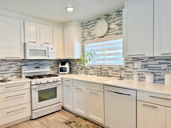 Building Photo - 38890 Desert Greens Dr W
