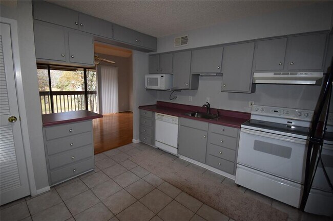 Foto del edificio - 12900 Walden Rd