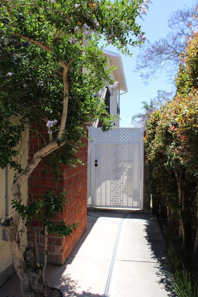Foto del edificio - 2 Bedroom, 1 Bathroom Apartment