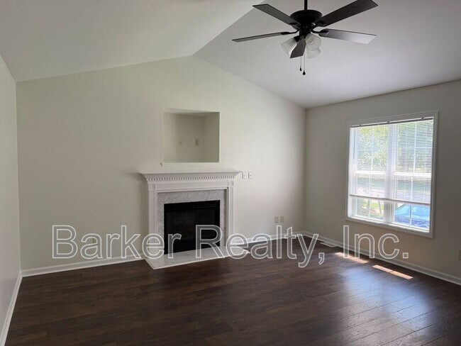 Foto del edificio - 704 Southampton Dr