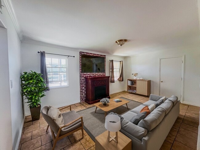 Foto del edificio - 1420 Central Ave