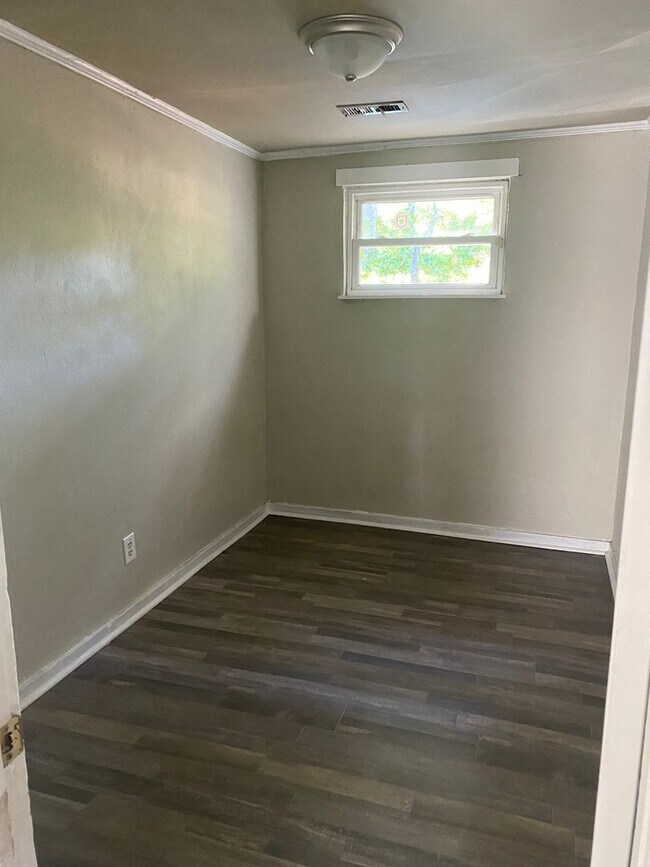 Foto del edificio - 2212 Emily Street Unit B ~ Ramsey