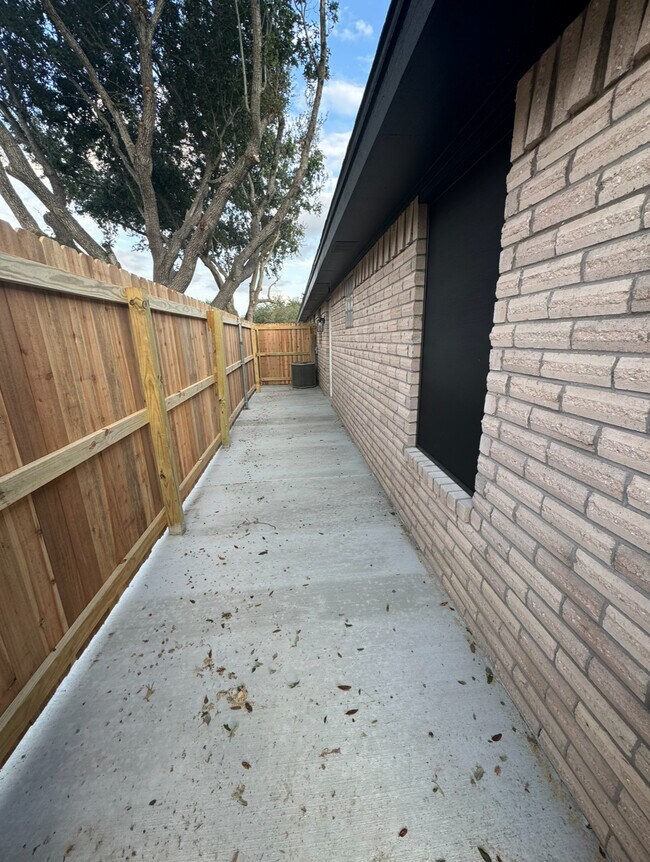 Foto del edificio - 1710 Tampa St