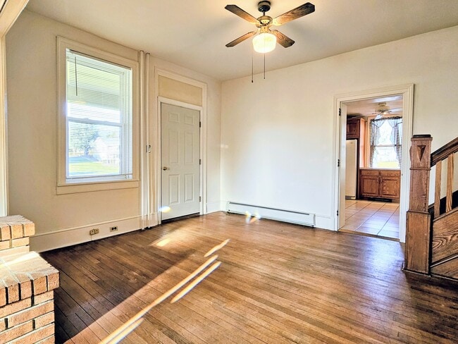 Building Photo - 461 W Main Ave