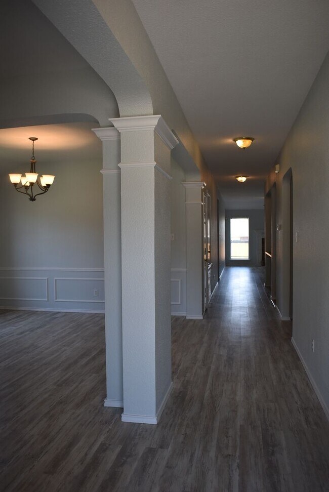 Building Photo - TWO LIVING ROOMS AND TWO DINING ROOMS! Sol...