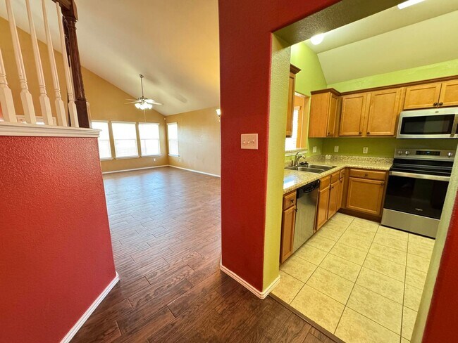 Building Photo - 360 Virtual Tour Available