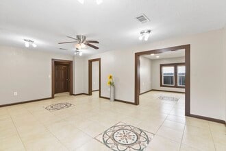 Building Photo - 500 Walnut St