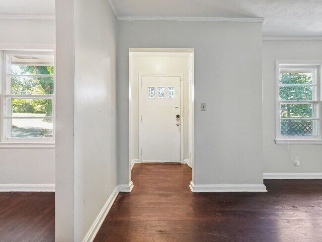 Foto del edificio - Pet Friendly 3 Bedroom/2 Bathroom Single Family Home with Home Theater in Decatur, Georgia - Perf...