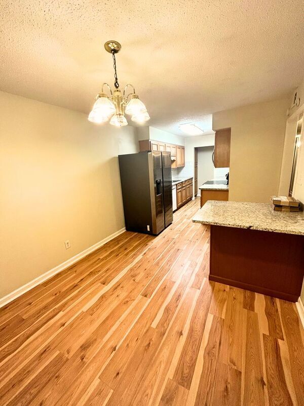 Building Photo - 903 Chapel Creek Dr