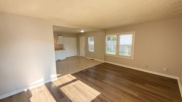 Foto del edificio - WEST SIDE 3 BEDROOM RANCH HOME AVAILABLE NOW!