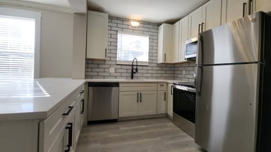 Building Photo - 803 Westwood Dr