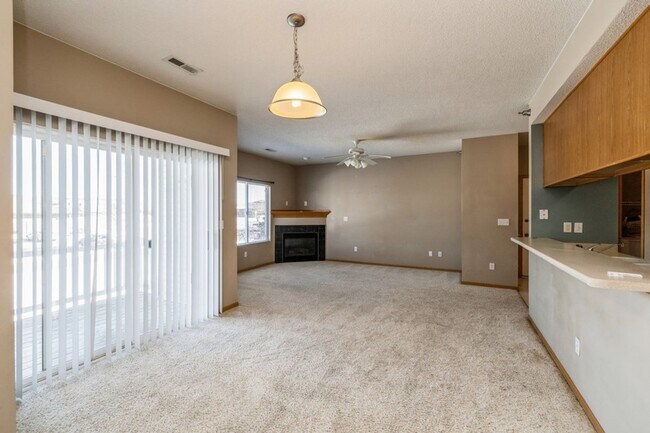 Foto del edificio - AFFORDABLE CONDO!! 2 Bedroom, 2 Bath Condo in Waukee