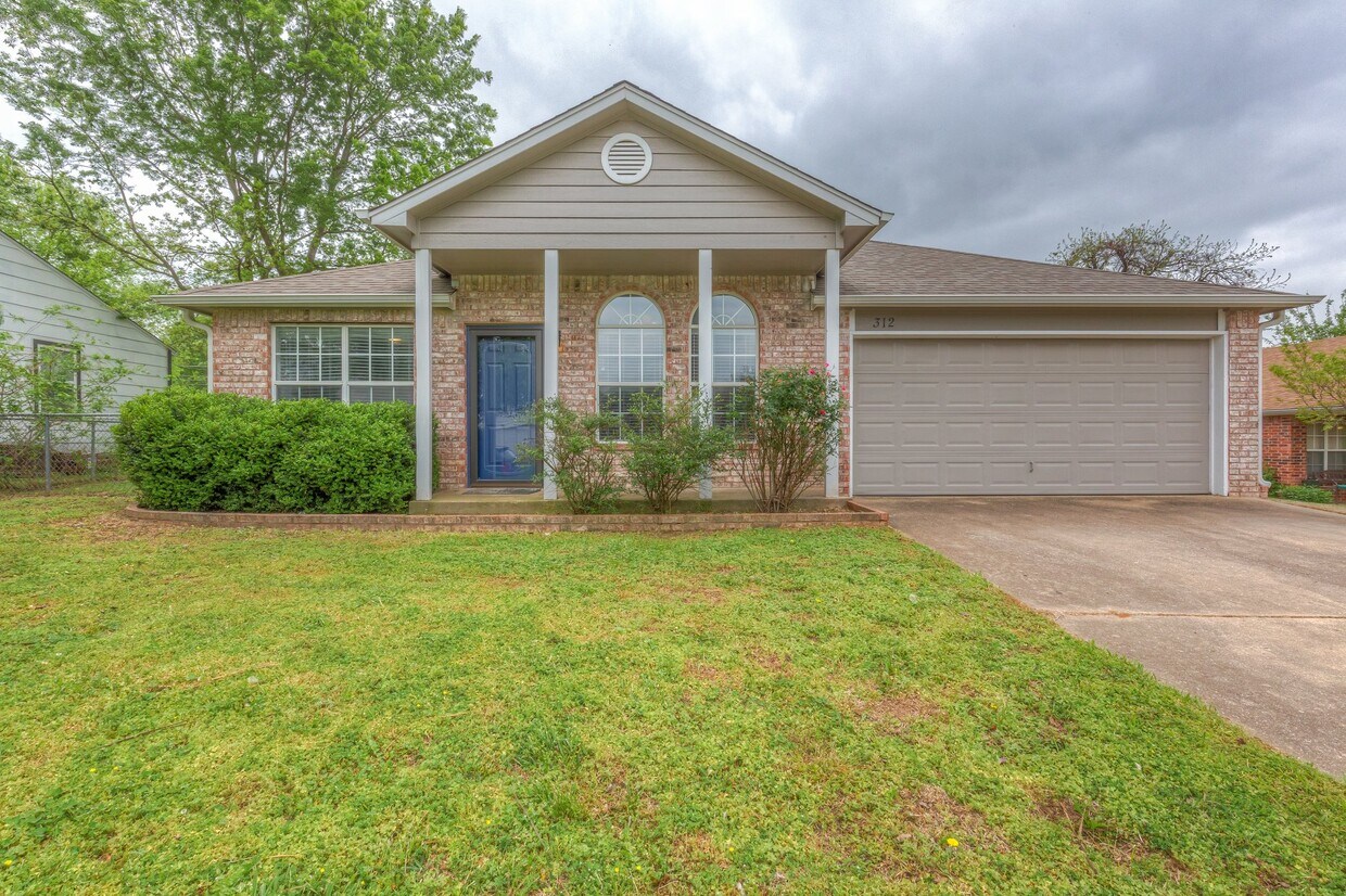 312 W Sycamore St, Coweta, OK 74429 House Rental in Coweta, OK