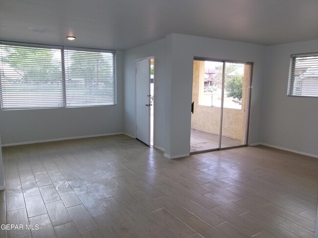 Foto del edificio - 5649 Cory Dr