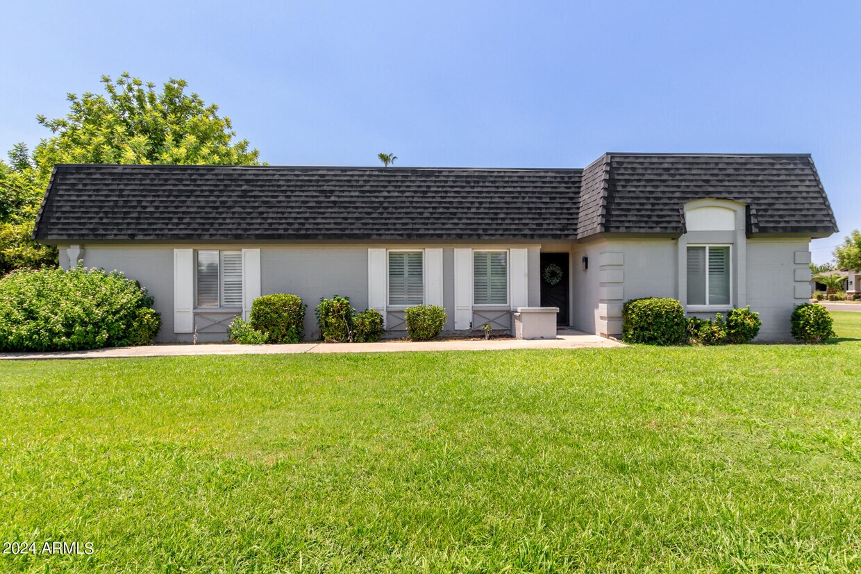 Foto principal - 3160 E Hazelwood St