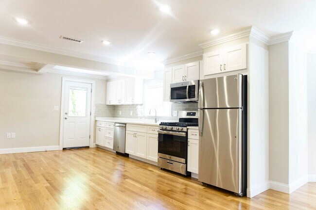 Foto del edificio - Newly renovated three bedroom