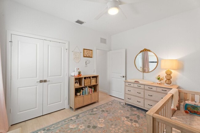 Building Photo - 5892 SE Sky Blue Cir