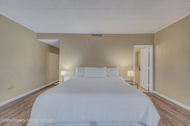 Building Photo - 550 Clay Ave