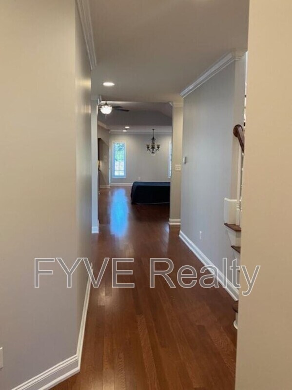 Foto del edificio - 915 Gothic Manor Ln