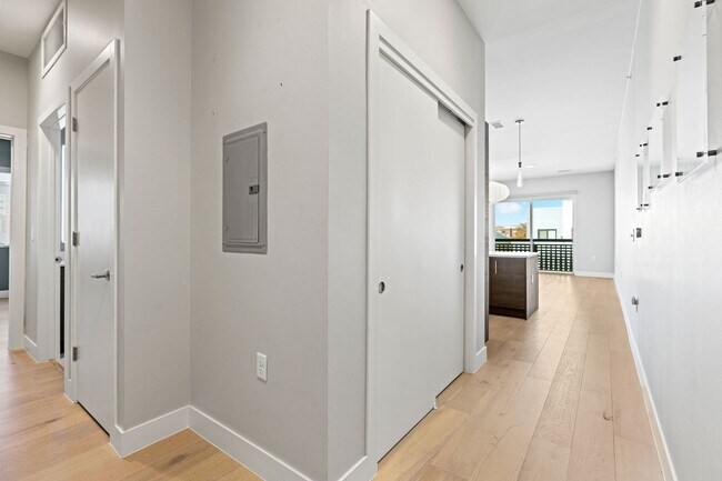 Building Photo - Beautiful 2 Bedroom 2 Bath Condo in the Heart of Rino District!