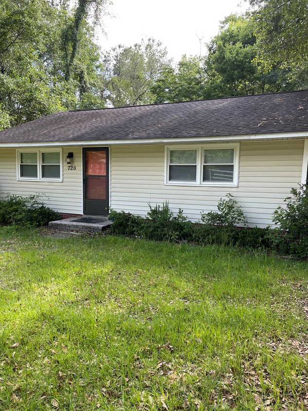 Primary Photo - 720 Meadow Cir