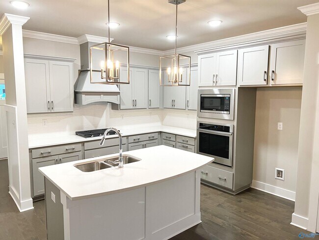 Building Photo - 410 Raleigh Elm Dr