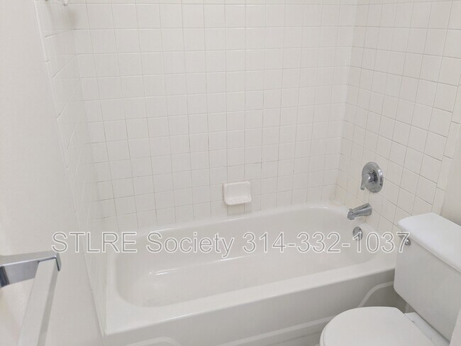 Foto del edificio - 2707 Russell Blvd