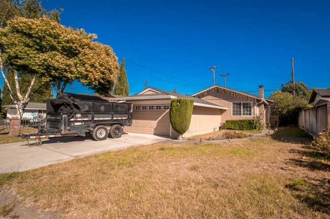 Building Photo - $3,770 - GORGEOUS THREE BEDROOM SANTA CLAR...