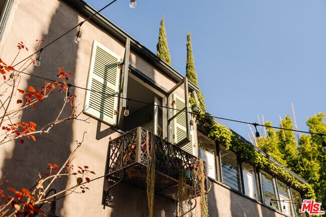 Foto del edificio - 2430 10th Ave