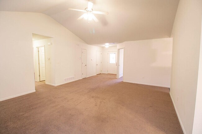 Foto del edificio - 1424 Bodie Dr