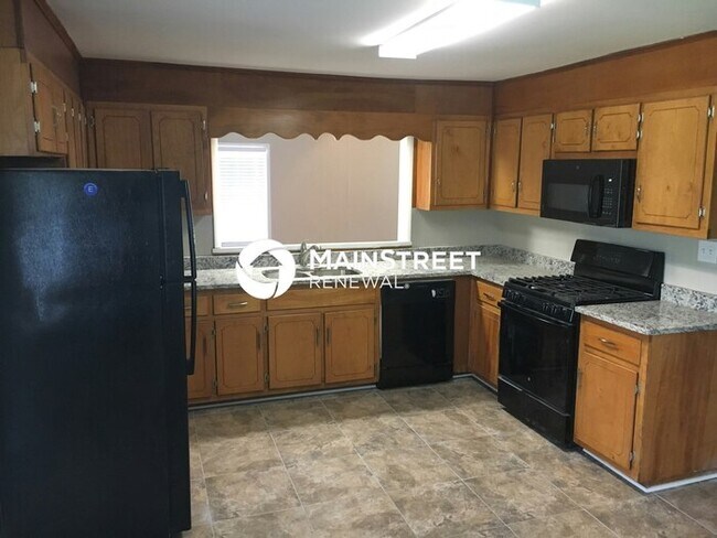 Foto del edificio - 3 Bedroom Pet-Friendly Home in Bessemer, A...