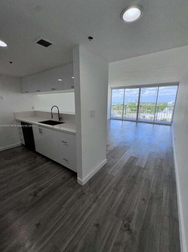 Foto del edificio - 7601 E Treasure Dr