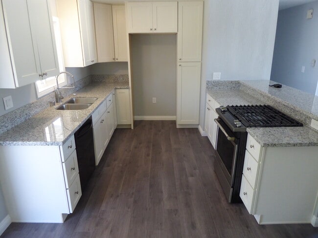 Building Photo - 15052 Rice Cir