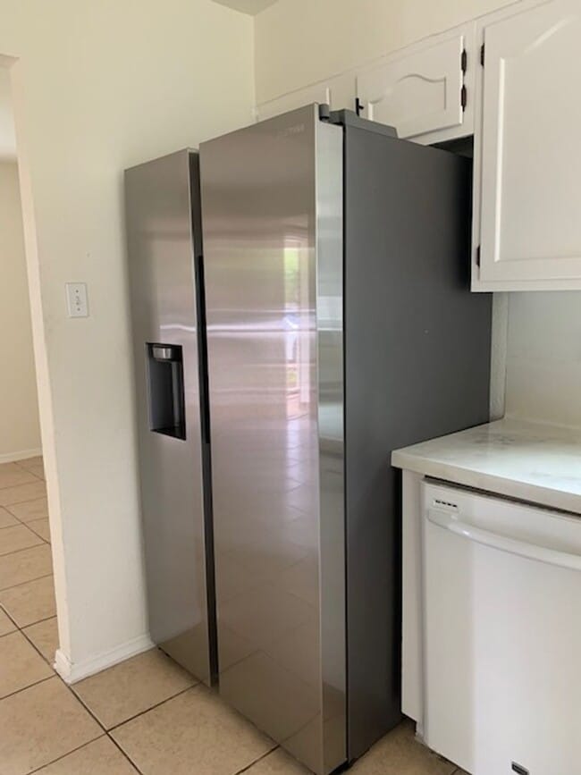 Building Photo - 4 bedroom, 2.5 bathroom, and 2 car garage house