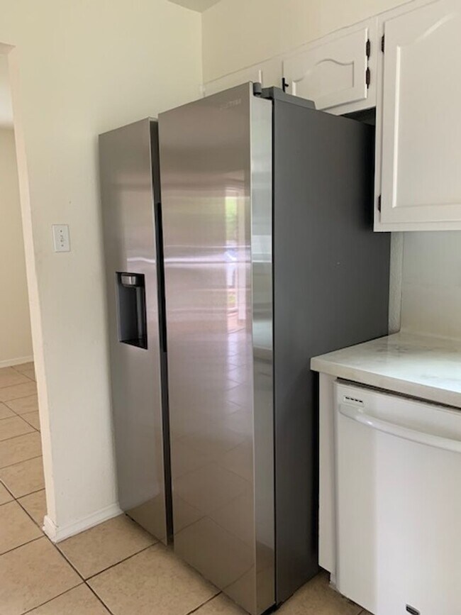 Foto del edificio - 4 bedroom, 2.5 bathroom, and 2 car garage house