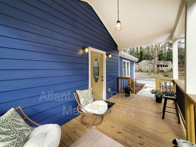 Building Photo - 441 Westmeath Dr SW
