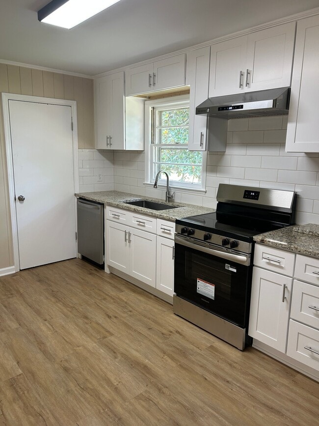 Building Photo - 665 S Wildwood Dr