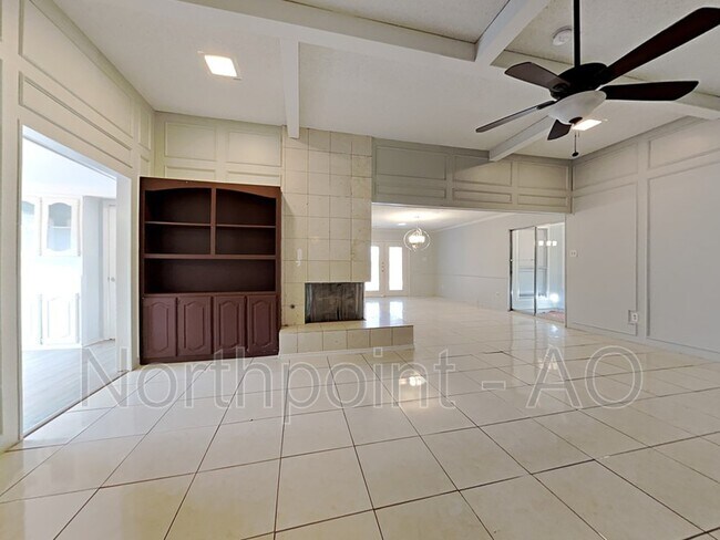 Building Photo - 2209 Vickers Dr