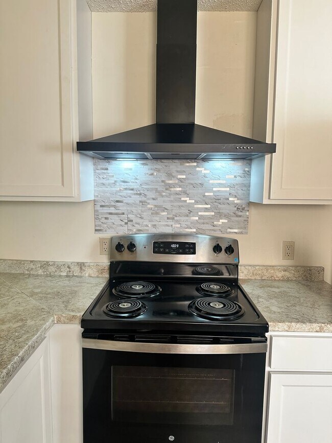 Building Photo - Home in Heatherwoods S/D