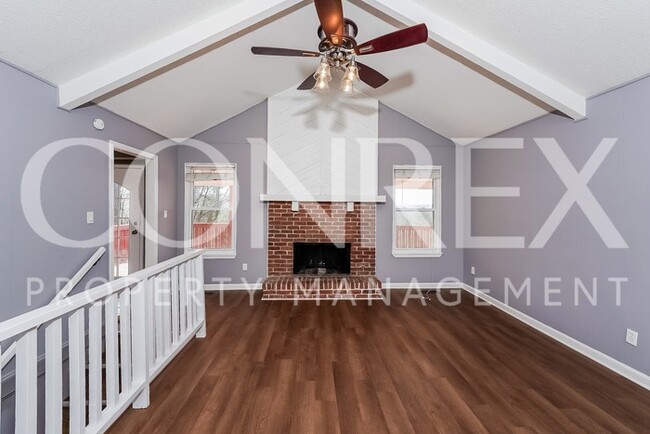 Building Photo - Incredible 3 Bedroom with Vaulted Ceilings!