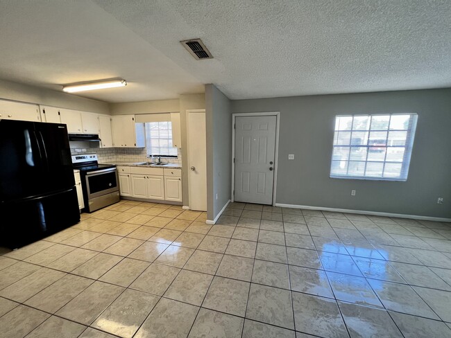 Building Photo - Lakeland Oregon Duplex