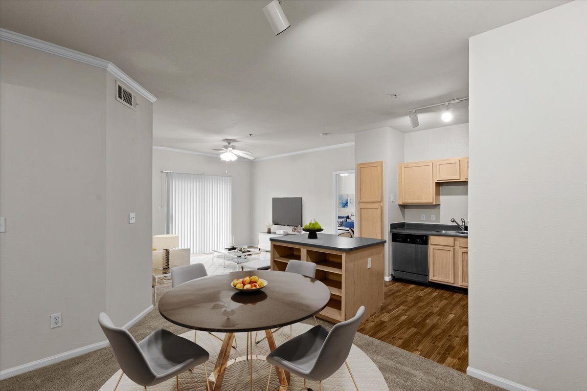 Stonepost Lakeside Apartment Homes Apartments in Olathe, KS