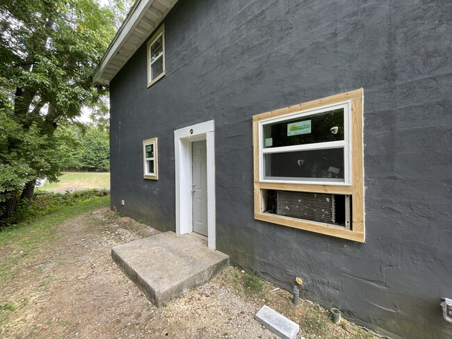 door and window - 737 6th St NE