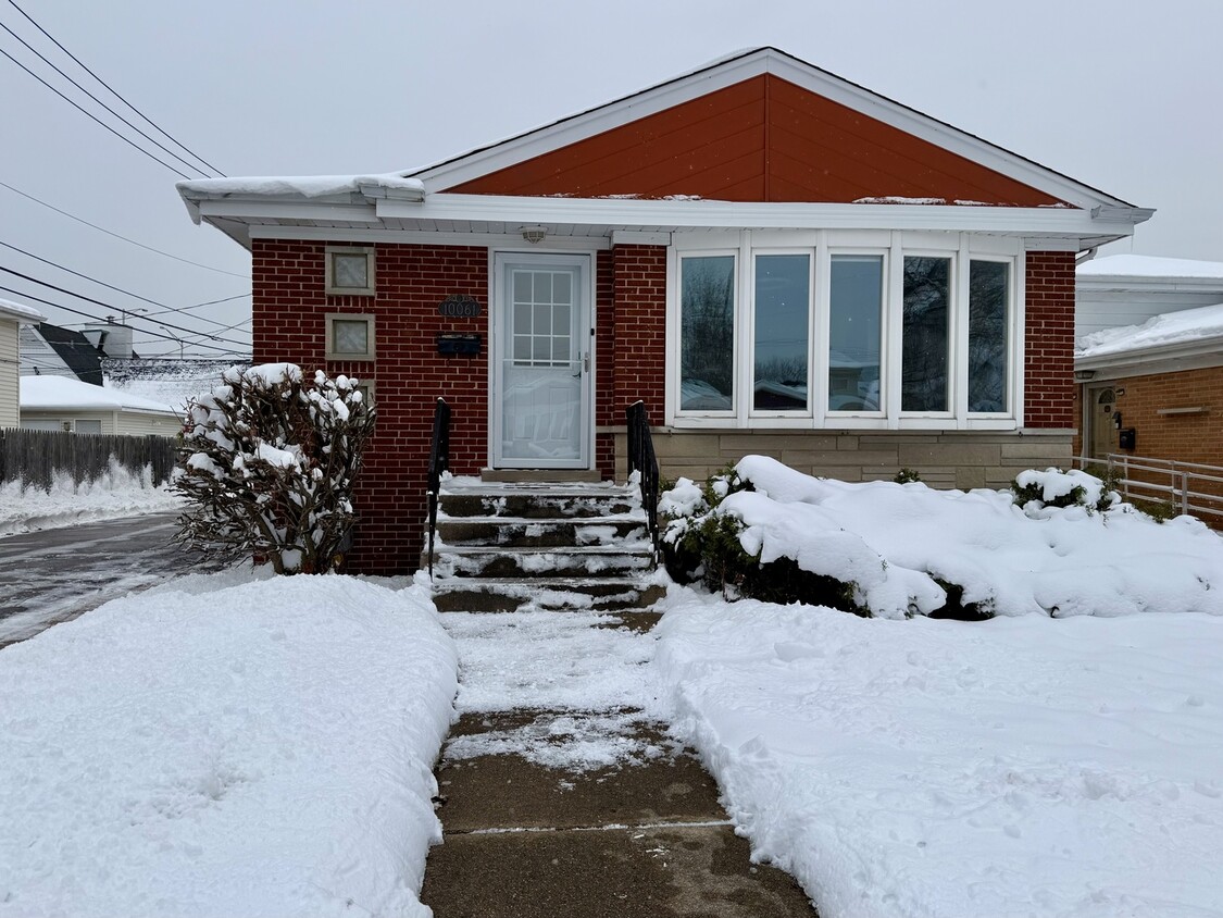 Foto principal - 10061 Lacrosse Ave