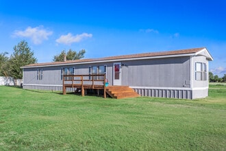 Building Photo - 800 N Hale Ave