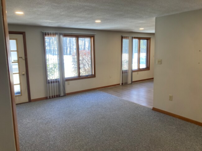 Foto del edificio - 1187 New Hampshire Rte 175