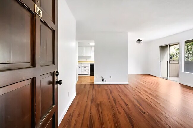Foto del edificio - 3701 Colonial Dr