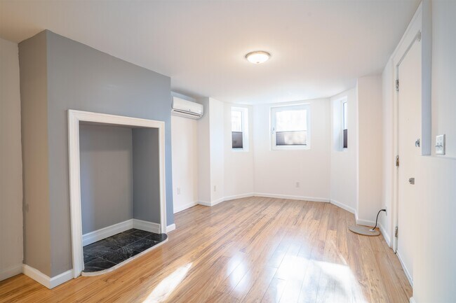 Foto del edificio - 13 Bentley Ave